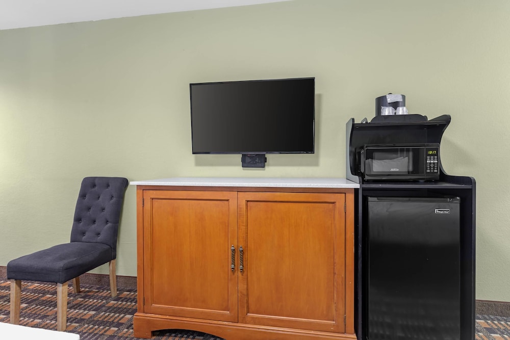 QUALITY INN AND SUITES PLANO EAST RICHARDSON 57/62