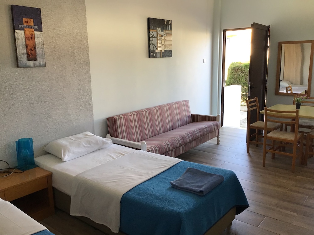 Florea Hotel Apts 16/49