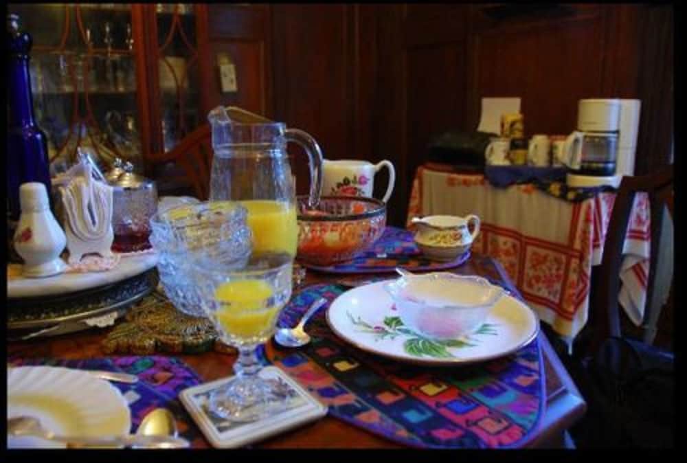 Pimblett's Downtown Toronto B&B 37/47