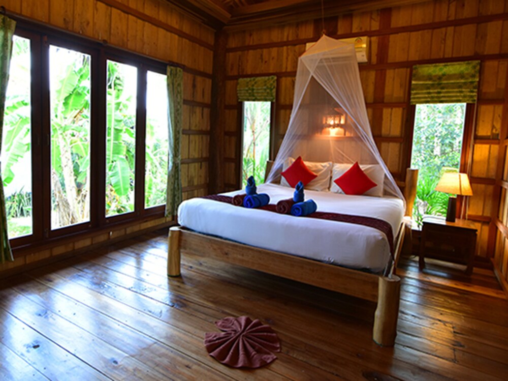 Thiw Son Beach Resort 38/70