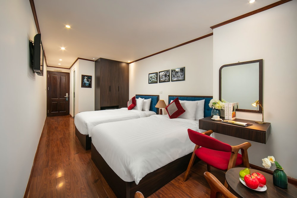 Deluxe, Twin Beds, City View