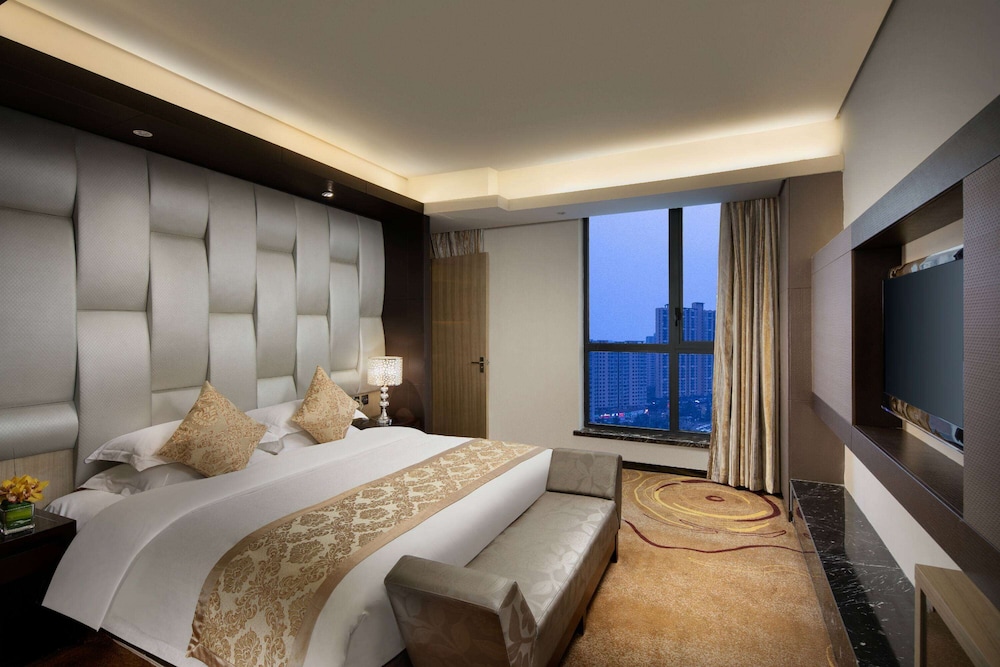 Deluxe, King Bed