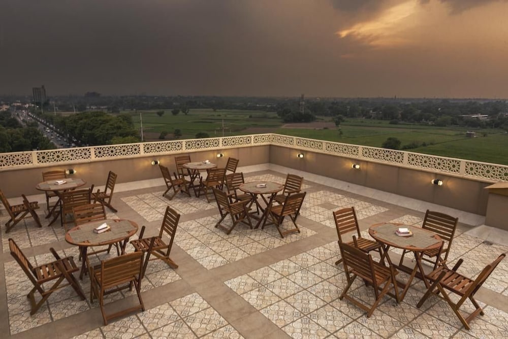 Hotel One Garden Town Lahore 26/31