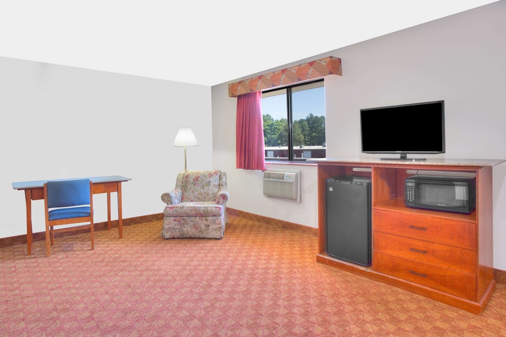 Super 8 by Wyndham Charlottesville 43/51