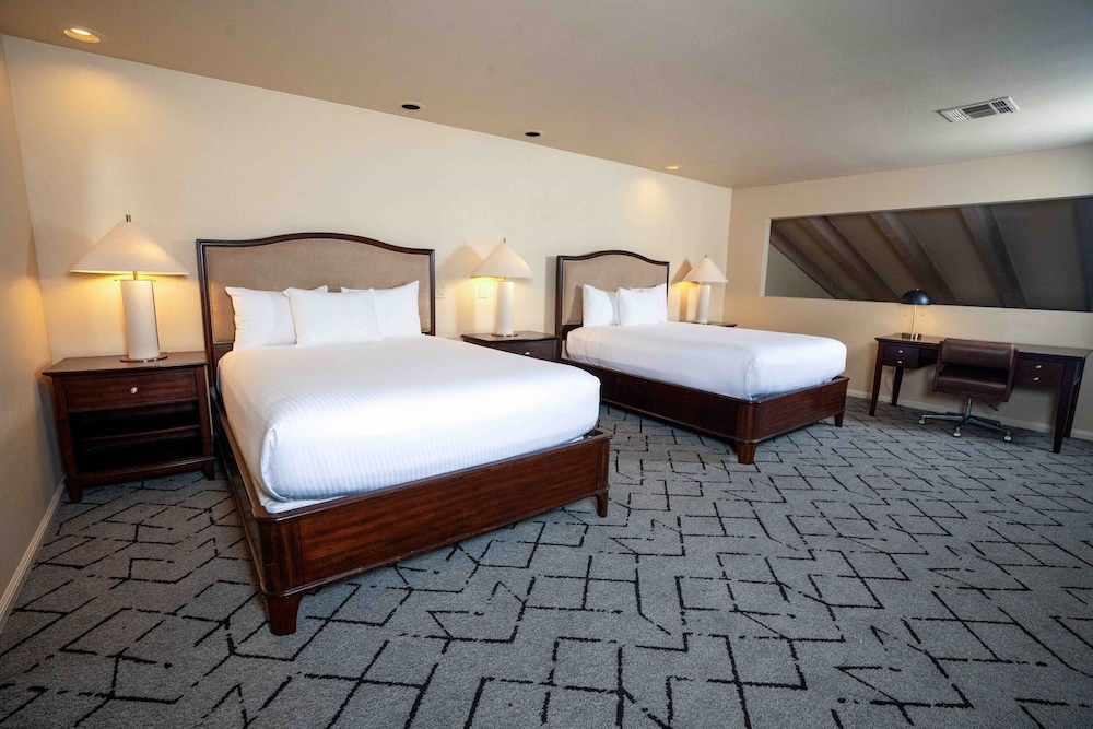 Goldwater, Residence, 1 King and 2 Queen Beds