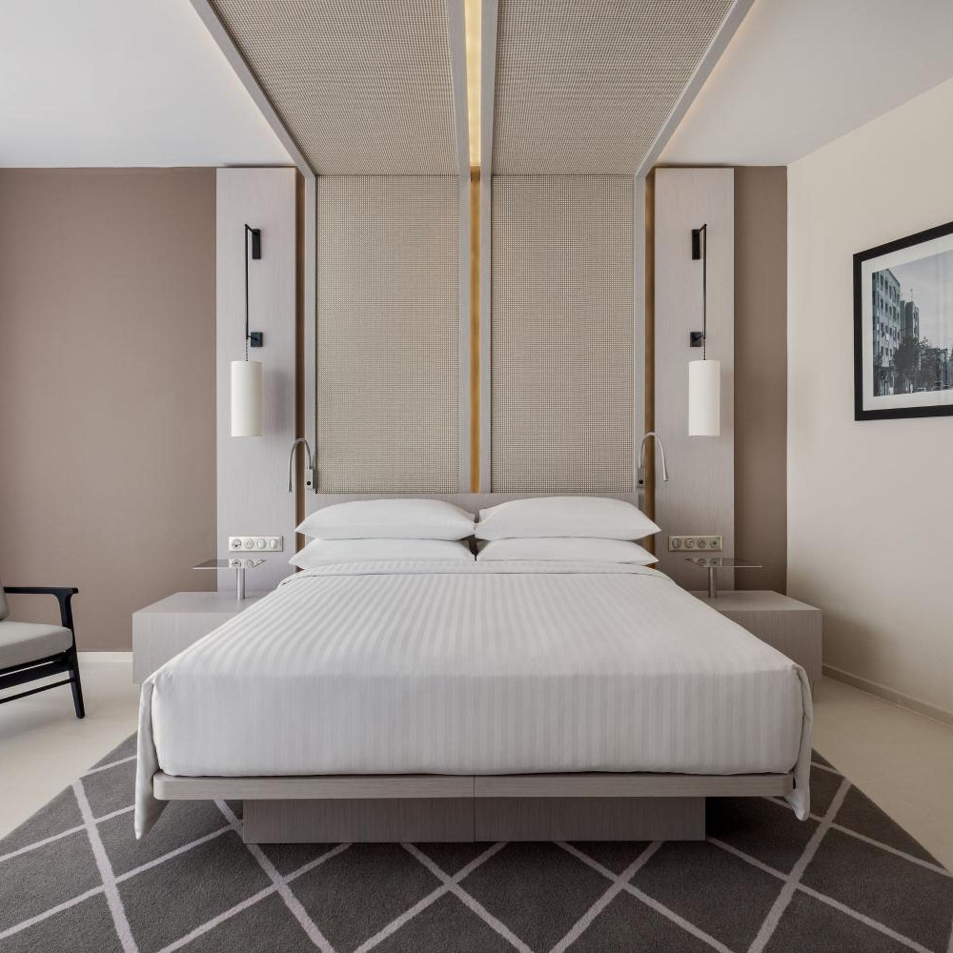 Standard, King Bed, City View