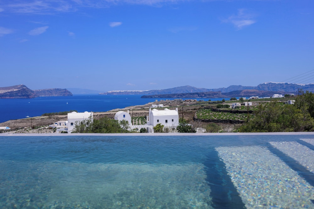 Potnia Theron Suites 71/79