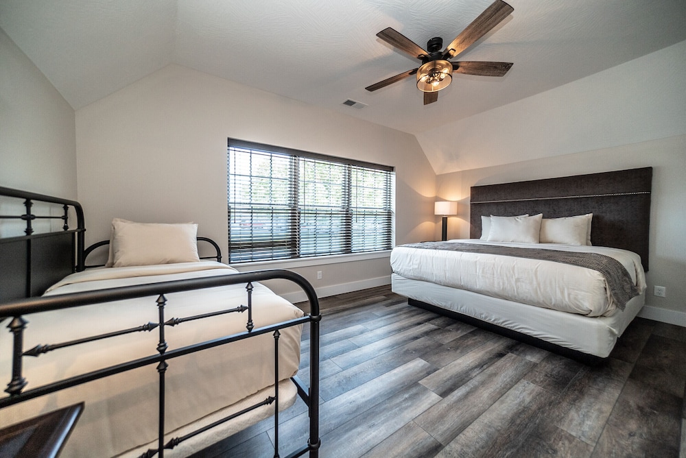 Executive, House, 6 King Beds, 2 Bunk Beds, Bunk Bed, Golf Course View