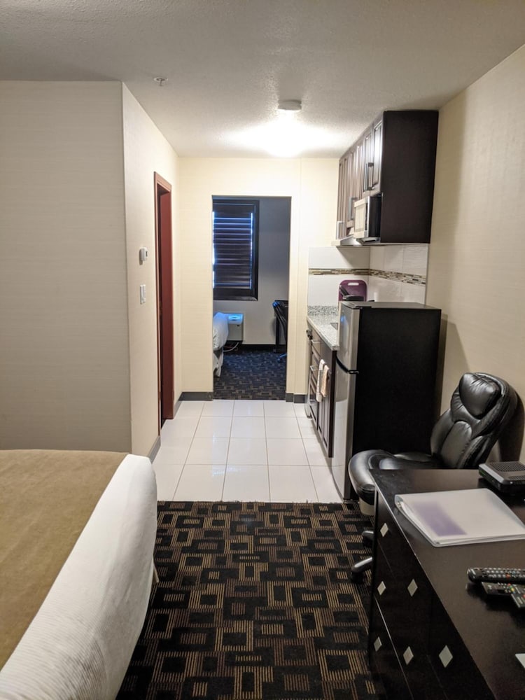 Foxwood Inn & Suites 22/51