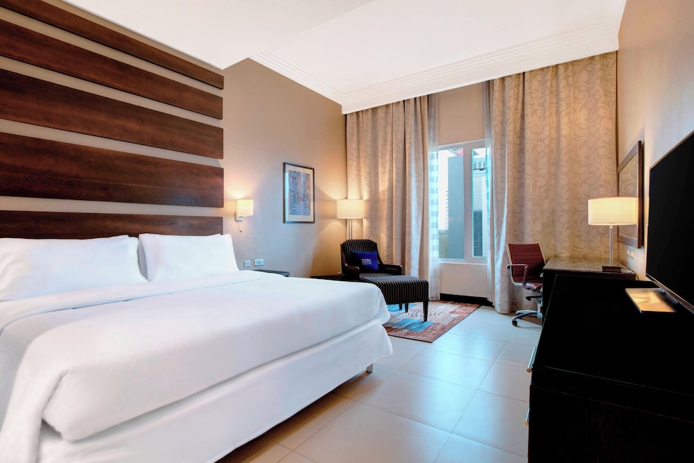 DELUXE, KING BED, CITY VIEW