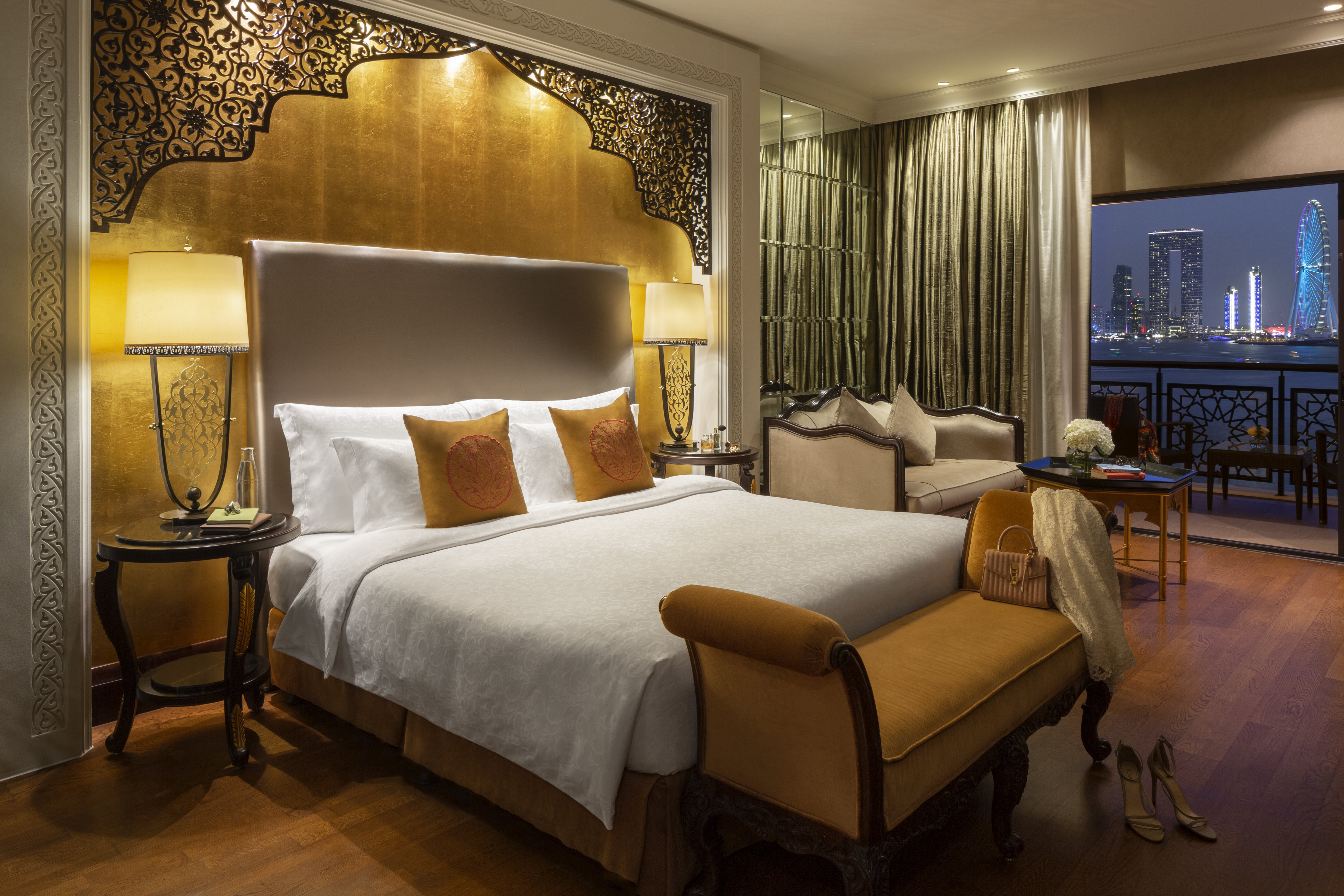 2 Bedrooms, Suite, King Bed