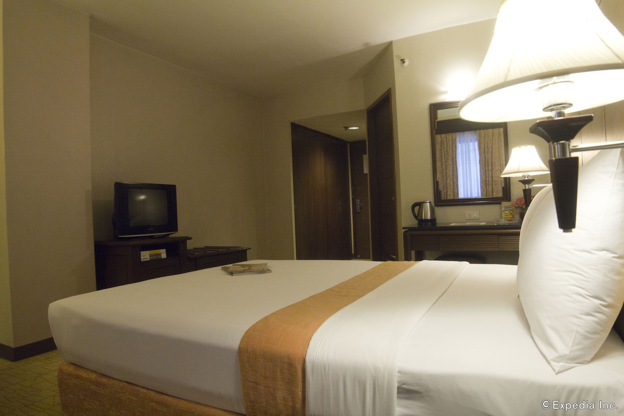 DELUXE, DOUBLE BED