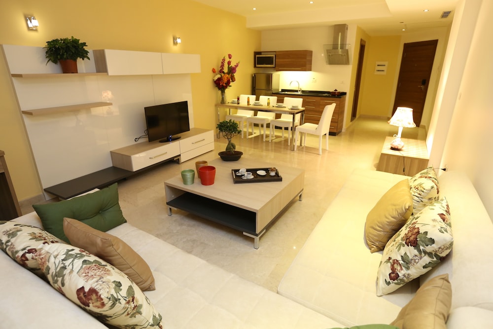 DELORA HOTEL AND SUITES 39/65