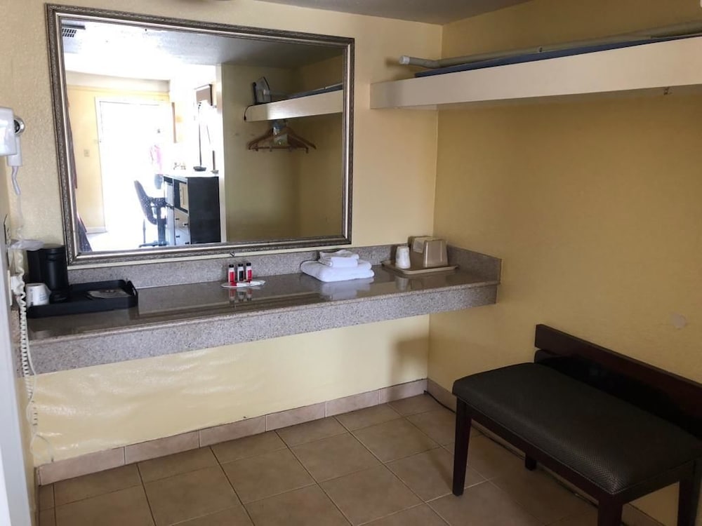 Days Inn by Wyndham Gainesville 19/49