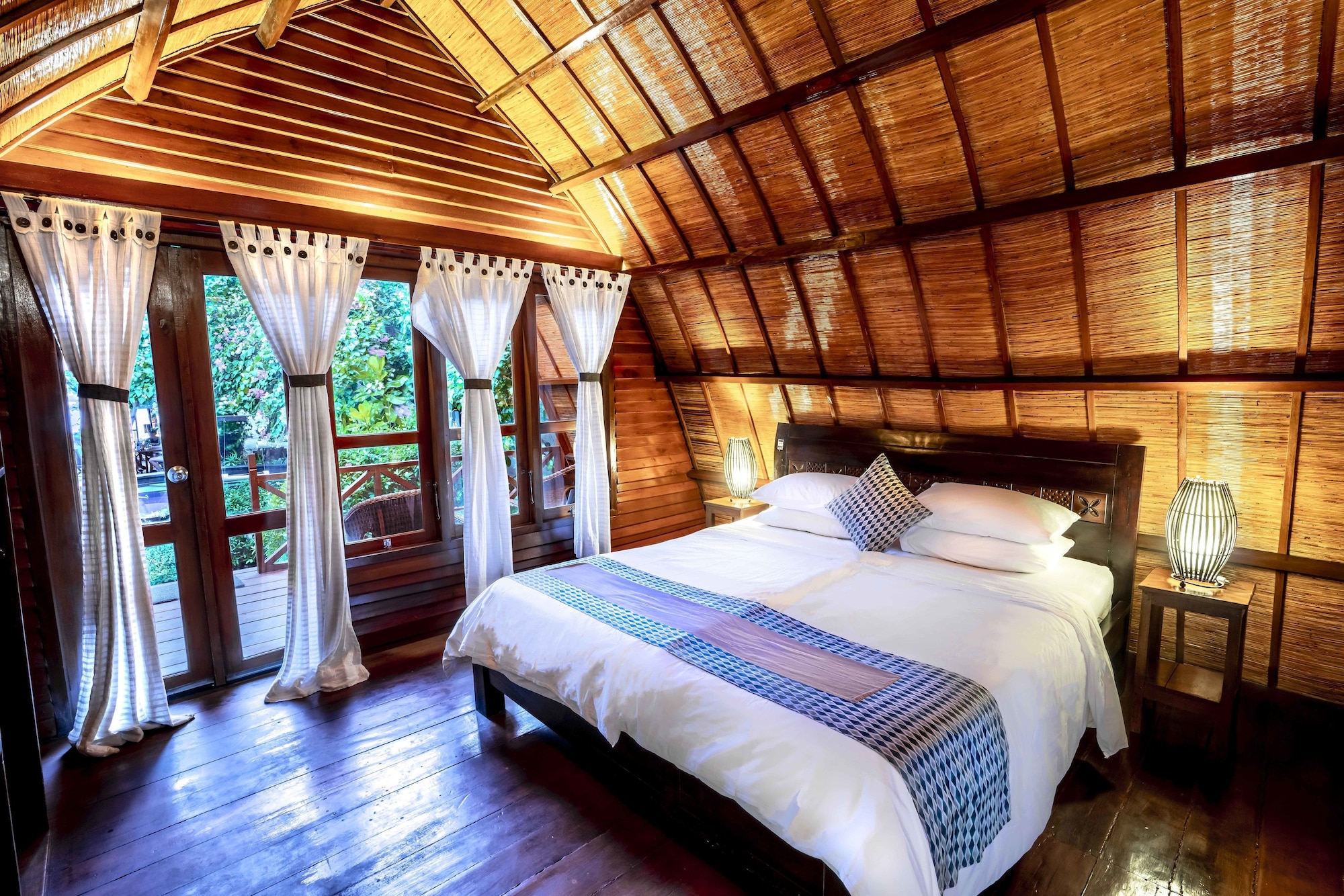 Bungalow, King Bed