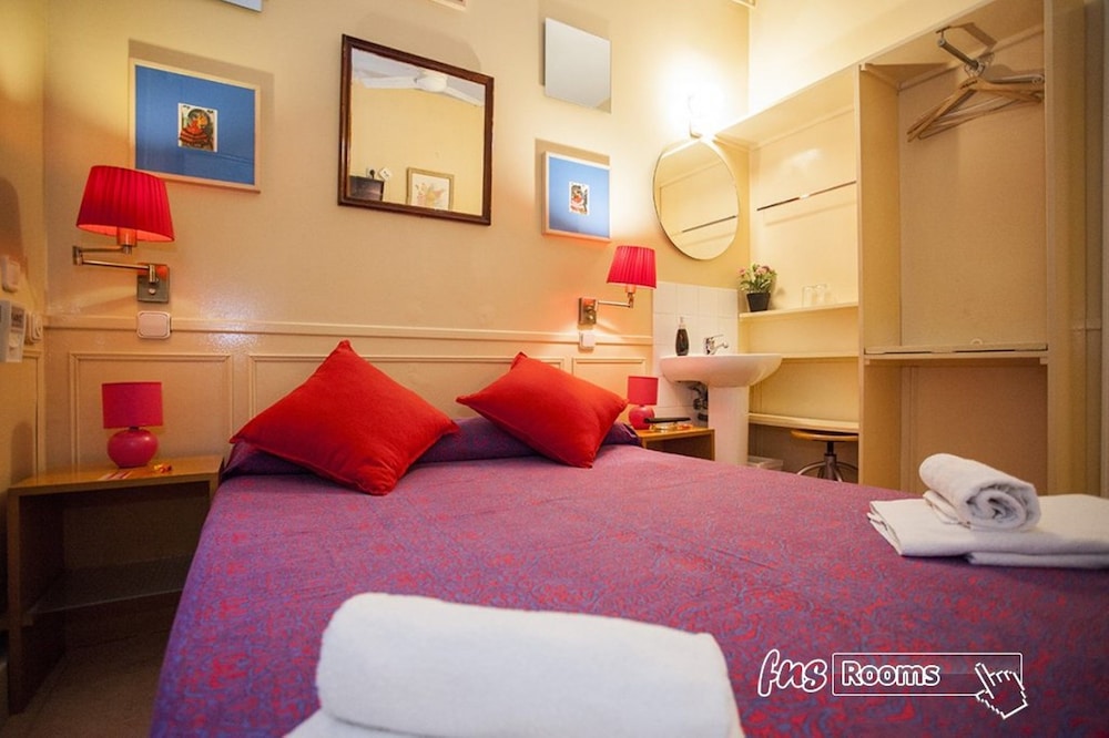 Hostal La Fontana 30/65