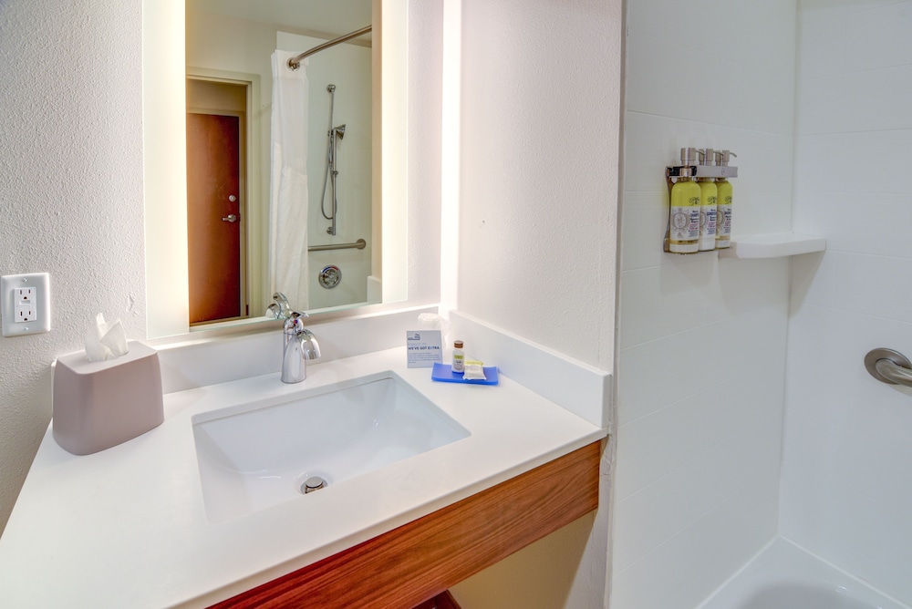 Holiday Inn Express Hotel And Suites Foley 75/75