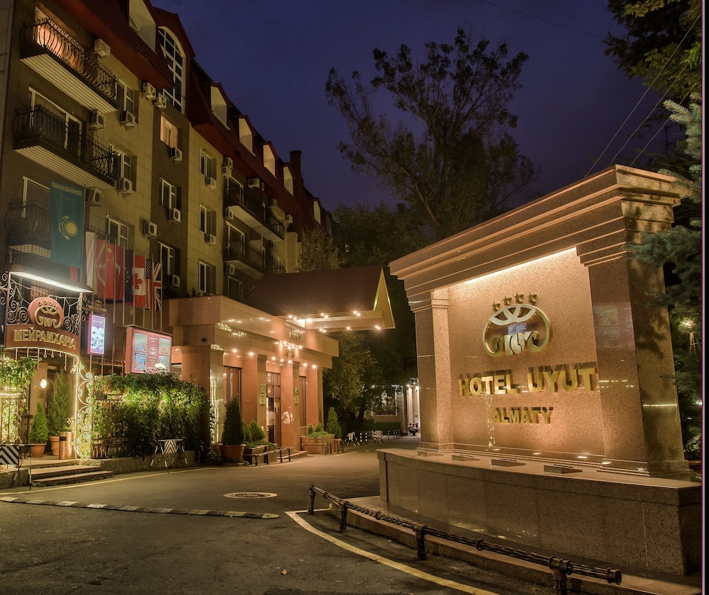 Uyut Hotel 10/69