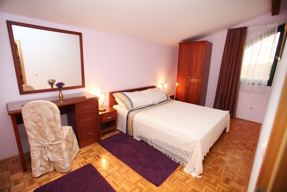2 BEDROOMS, DELUXE, APARTMENT