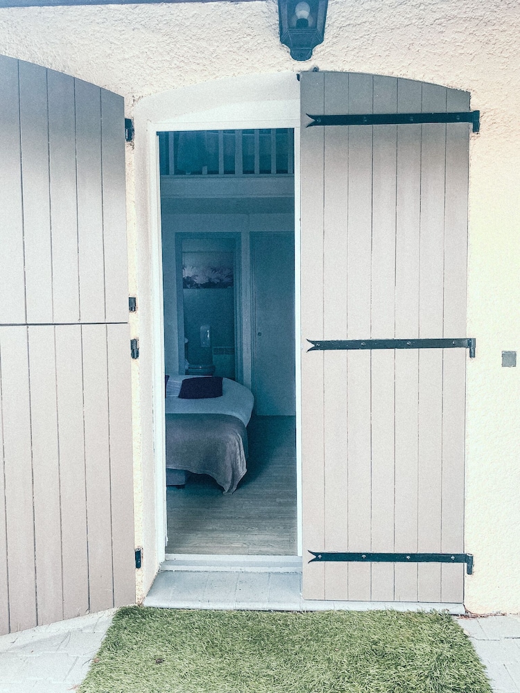 Auberge Des Pins 28/42