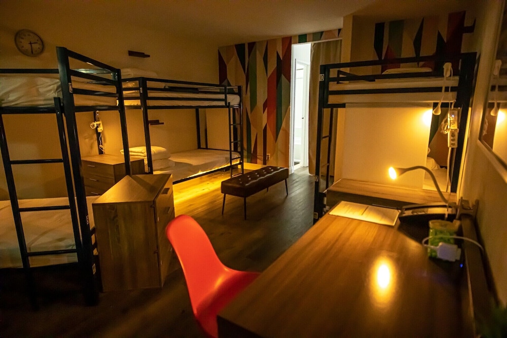 Bposhtels Anaheim 22/40