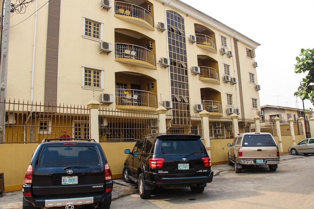 Banex Apartments 24/30