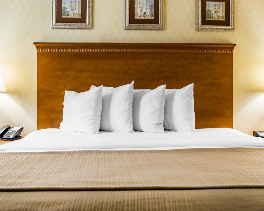 HIBISCUS Inn & Suites 25/43