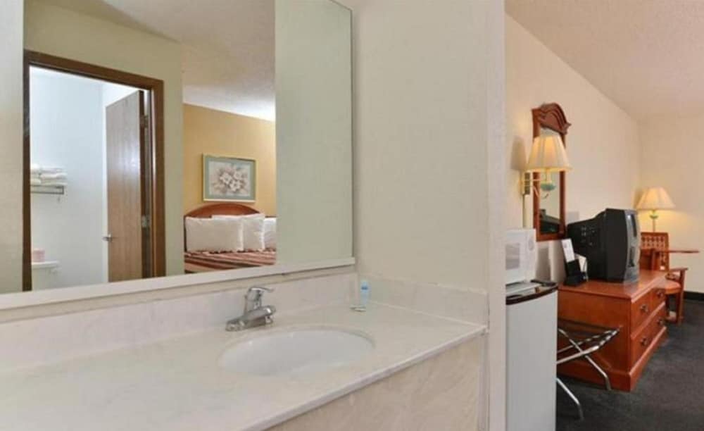 Red Lion Inn & Suites Caseyville 29/31
