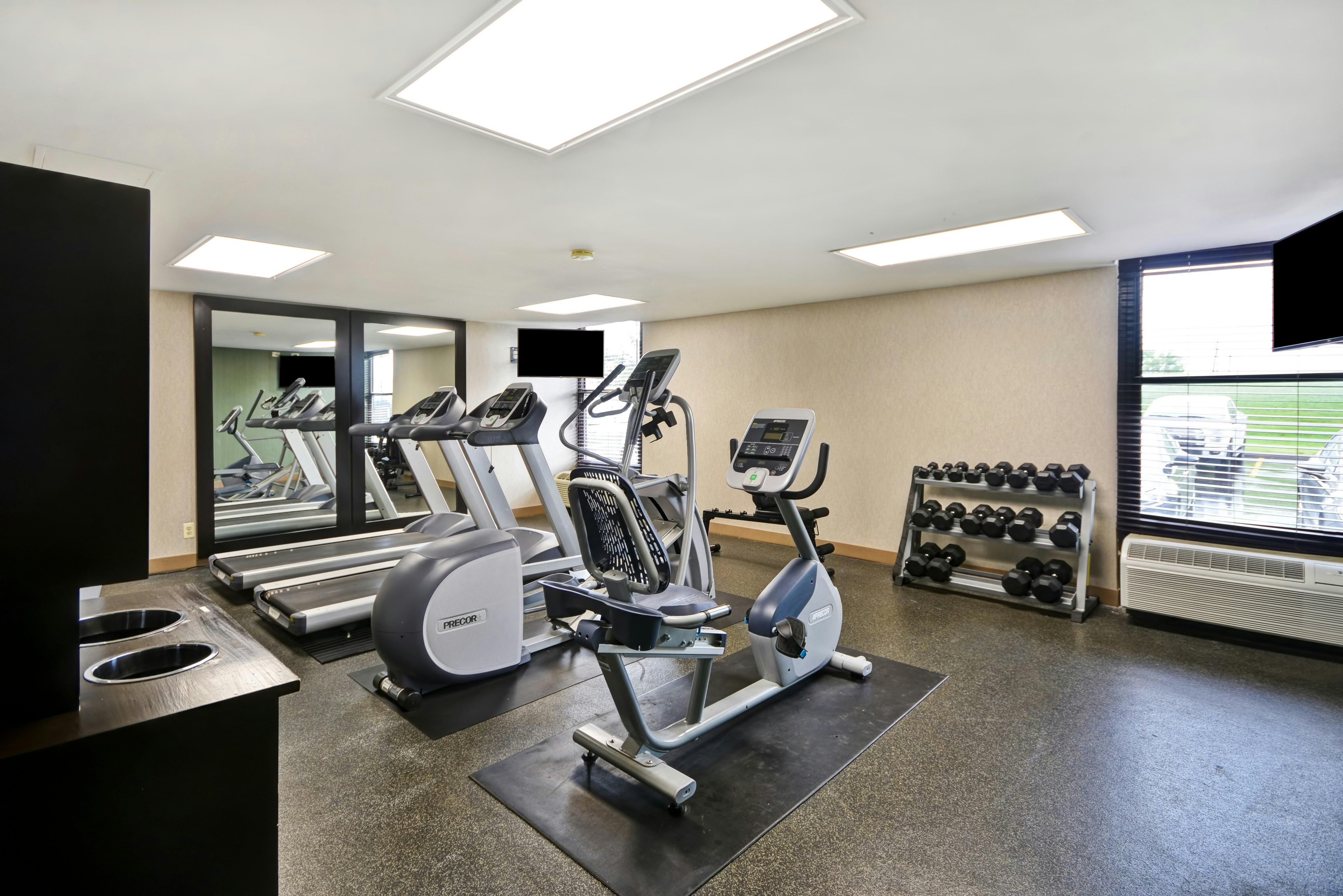 Hampton Inn Detroit/Madison Heights/South Troy 28/56