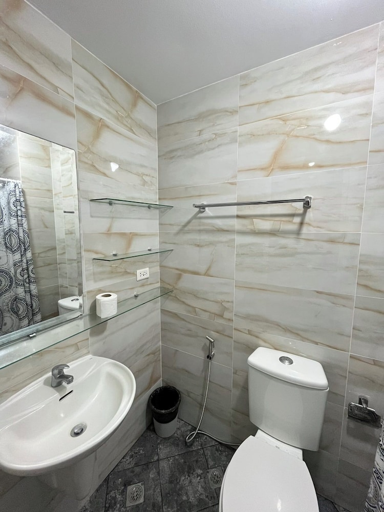 Tagaytay Condotel 32/36