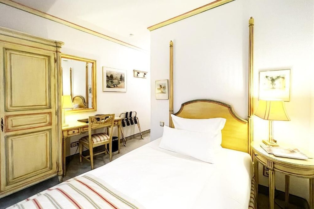 SUITE, KING BED, BALCONY