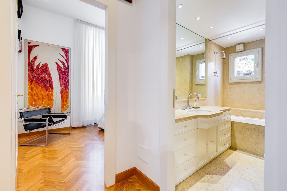 Colosseum Terrace Apartment 50/50