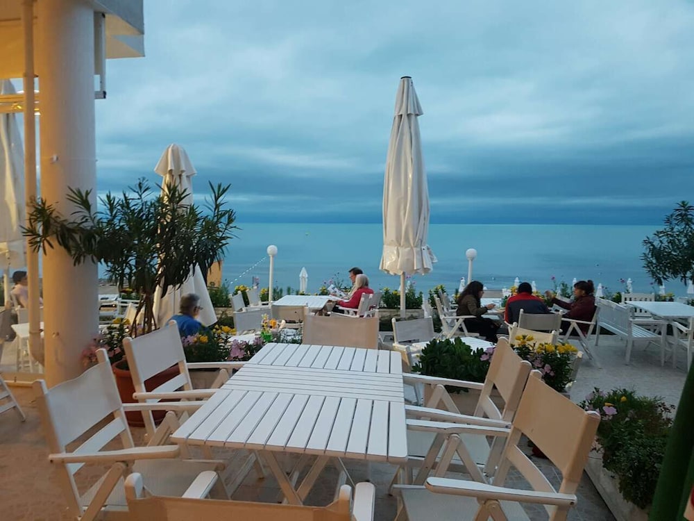 Aphrodite Hotel 55/73