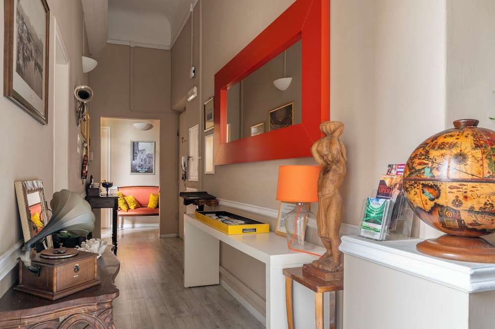 Opera Boutique B B 52/67