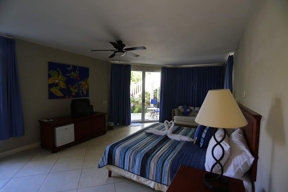 The Hideaway Hotel 30/65