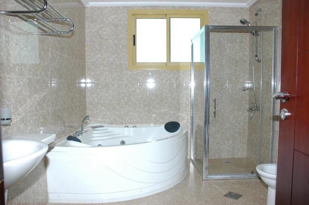 Marina Tower Juffair 40/40