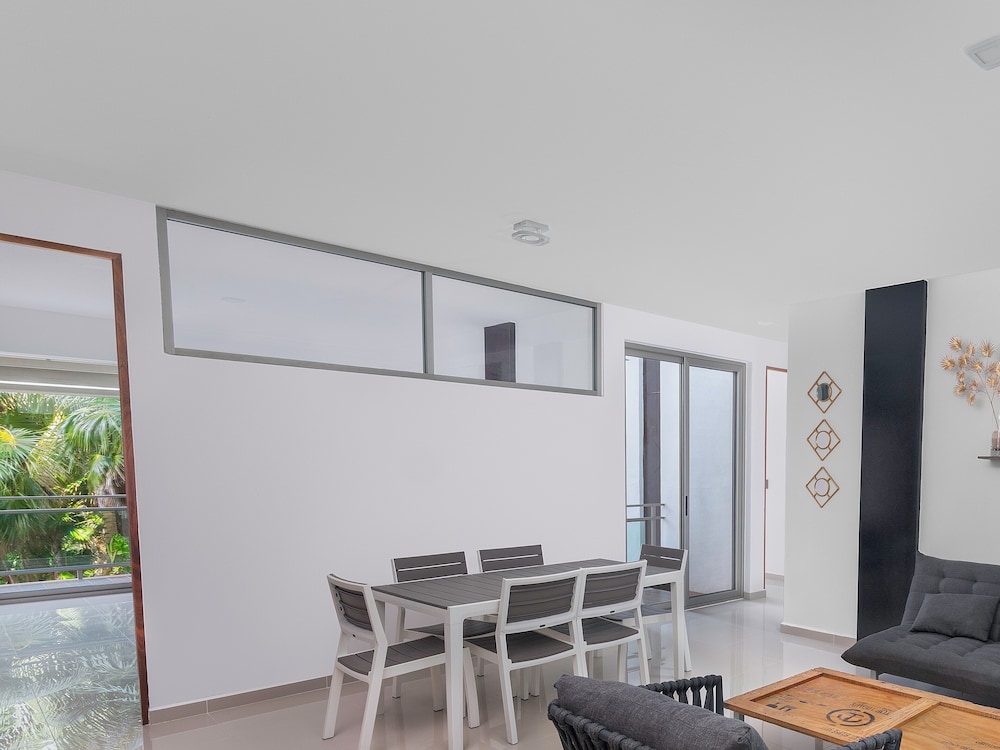 Angelina 28 Beachfront by Nah Hotels 35/53