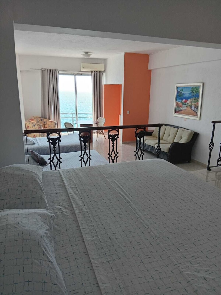 Casabella Art/Boutique Hotel 63/70