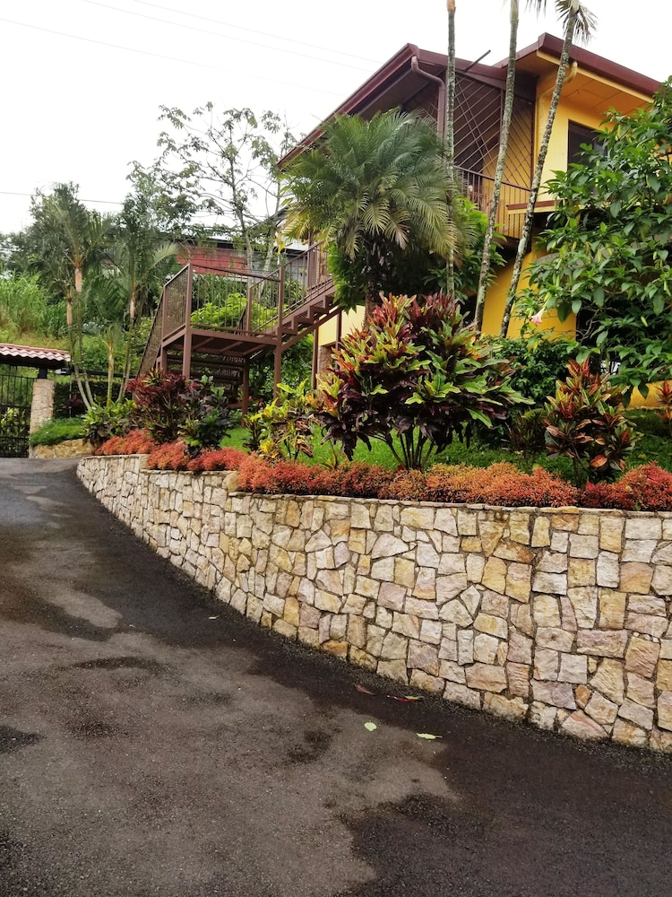 La Terraza Guest House 44/50