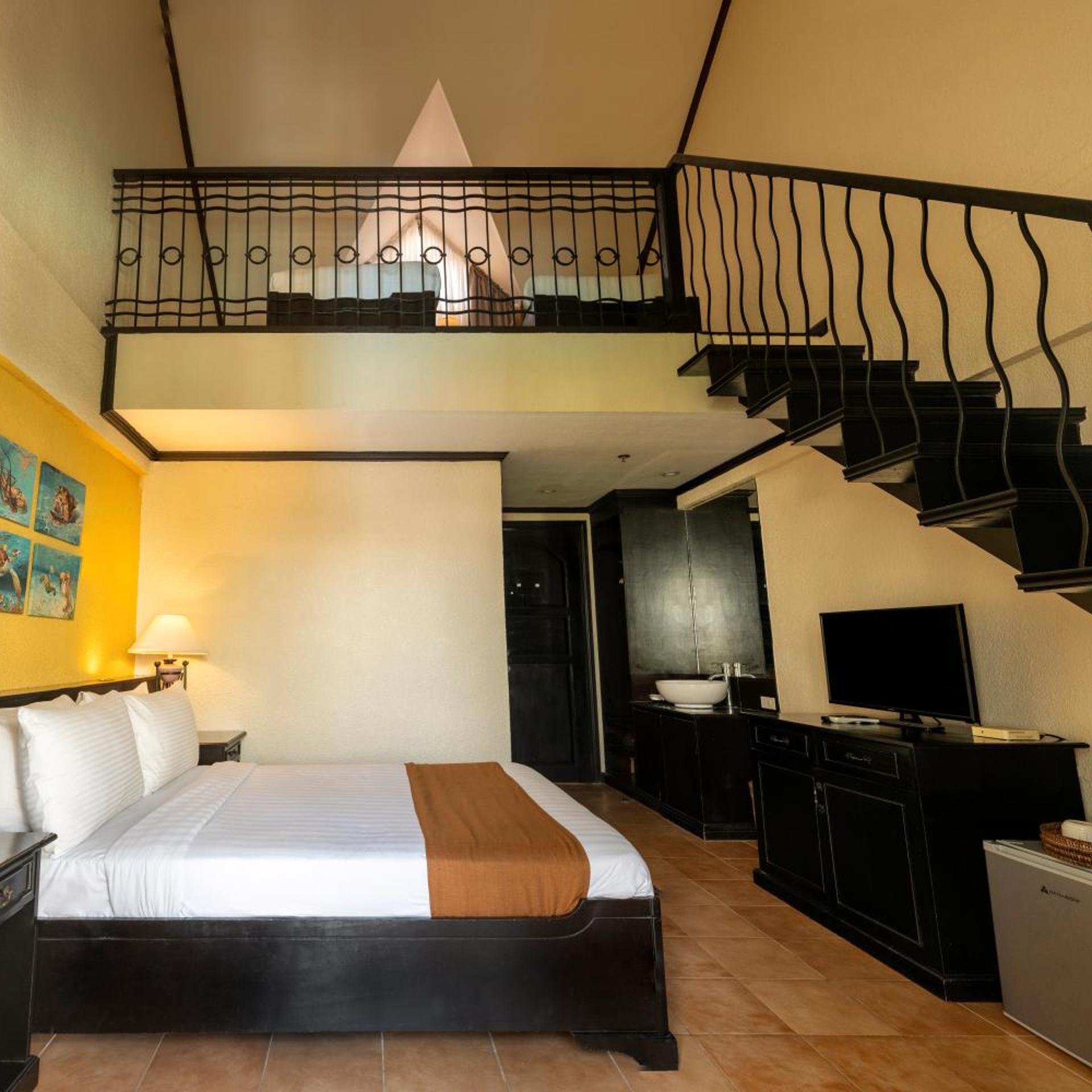 Loft, Superior, Deluxe