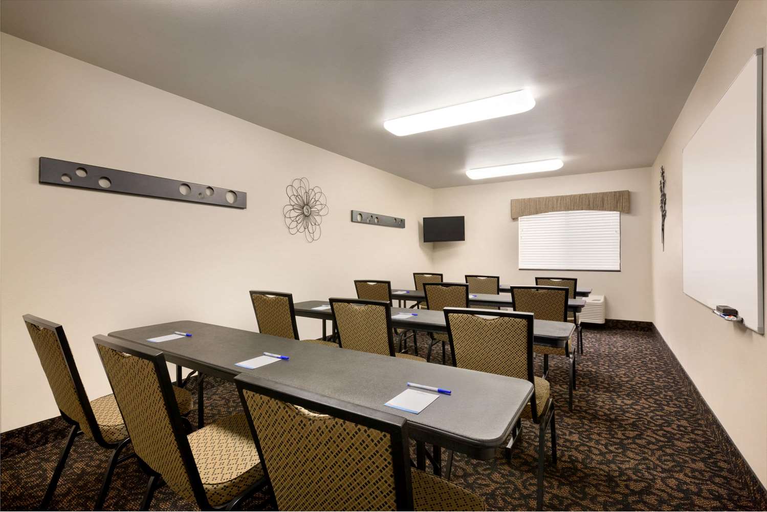 Baymont By Wyndham Glendive 6/8