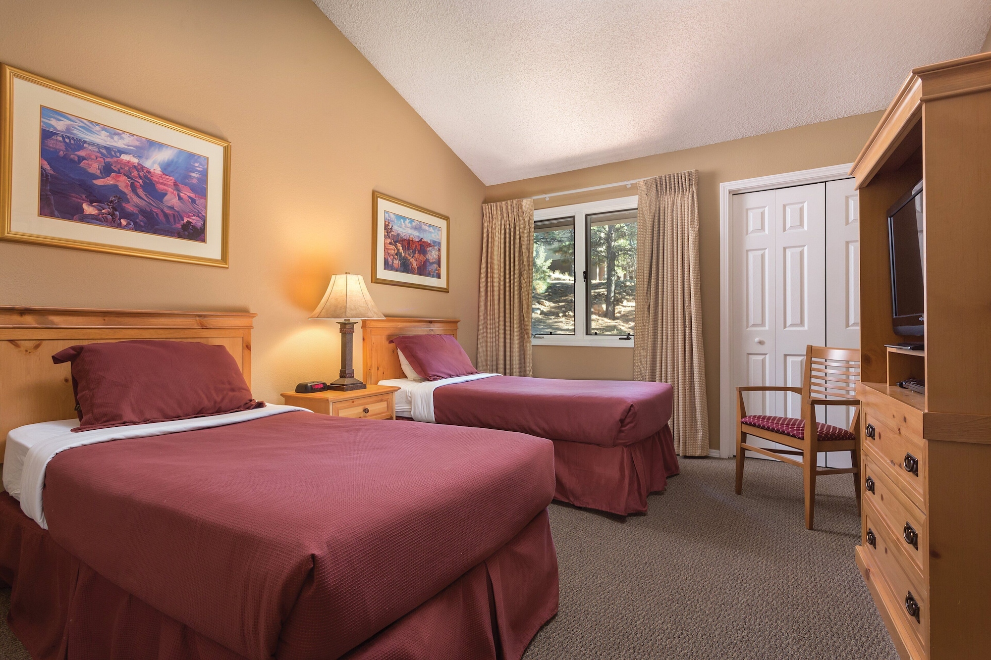2 BEDROOMS, CONDO, DELUXE, KITCHEN