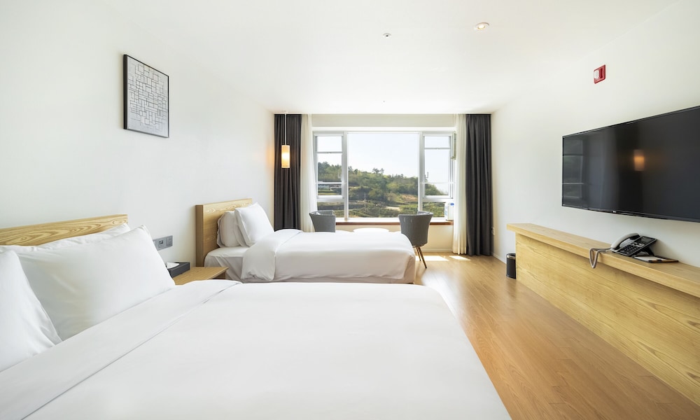 Art, Mountain, Standard, Twin Beds, 1 Double and 1 Single Bed, Pool Access