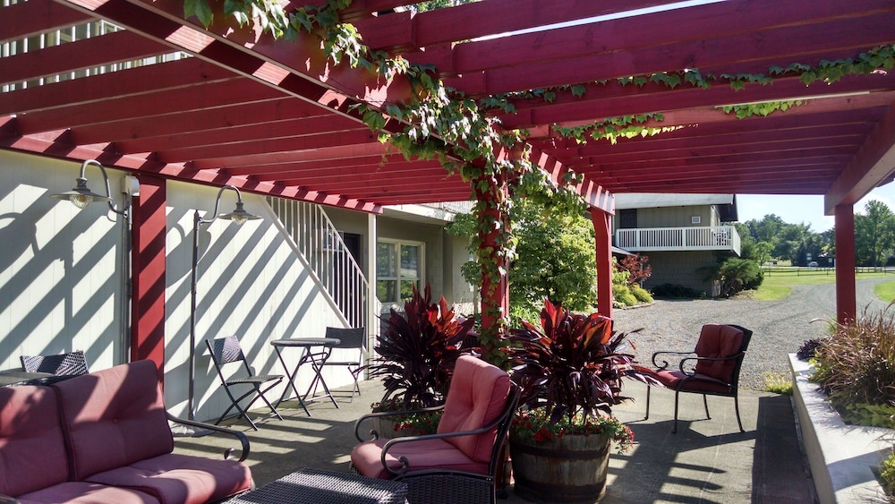 Vinehurst Inn And Suites 45/58