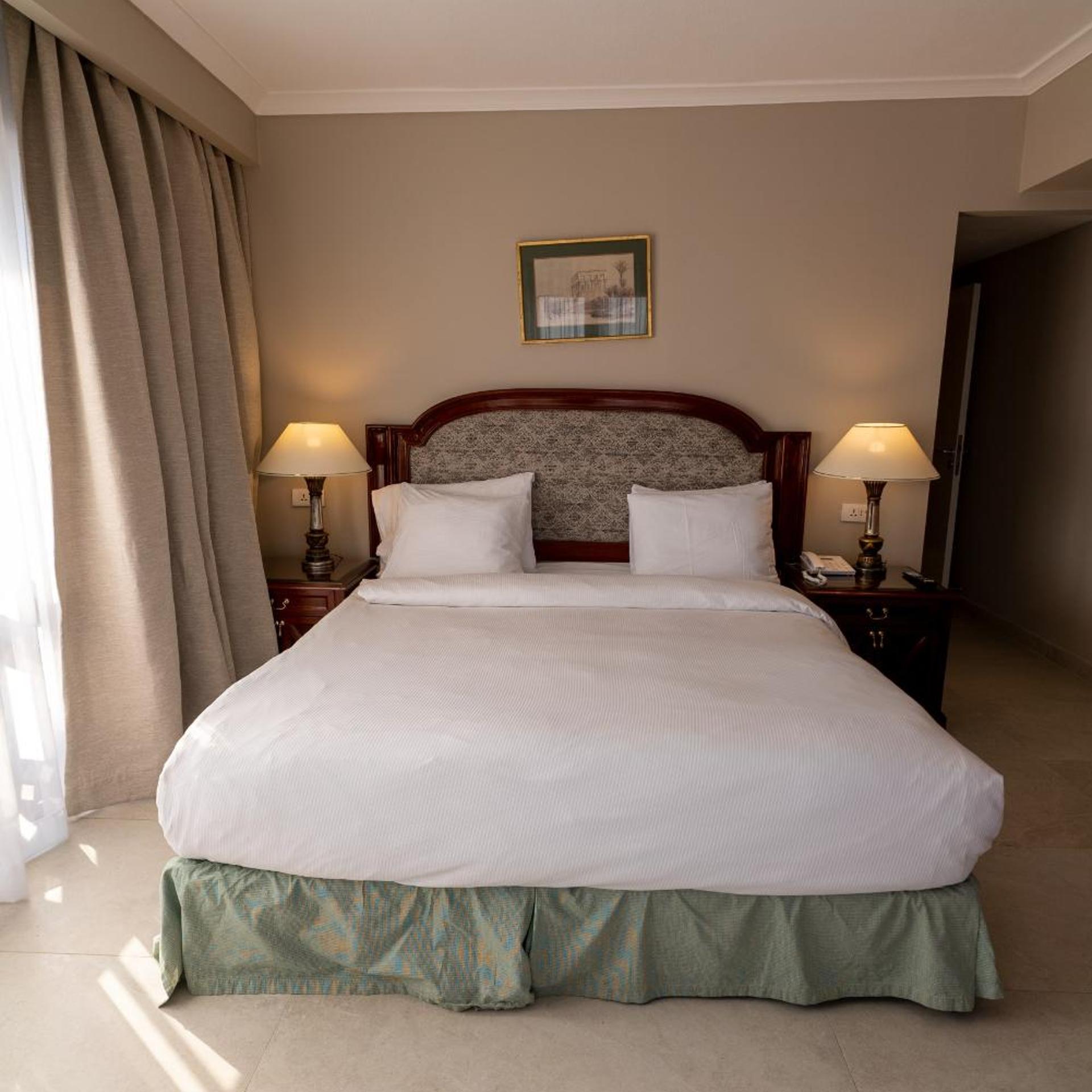 Royal, City, Deluxe, Suite, King Bed 2/8