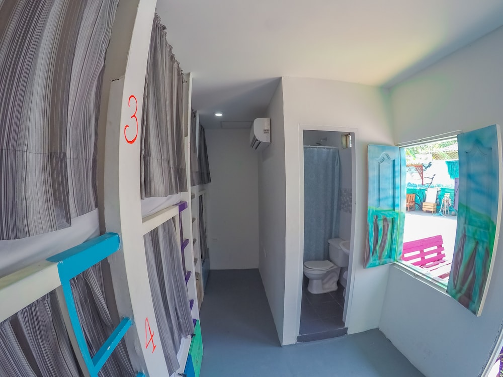 Wonderland Party Hostel 32/51