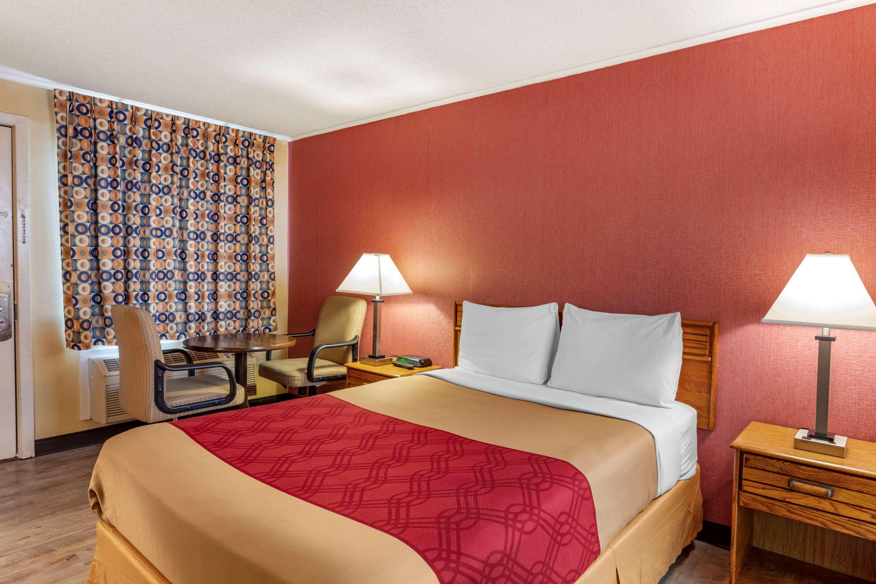 Economy Inn East Hartford CT 24/60