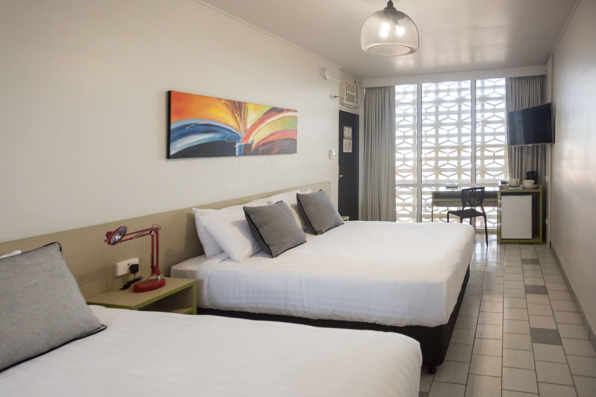 Studio, 1 Queen and 1 Single Bed