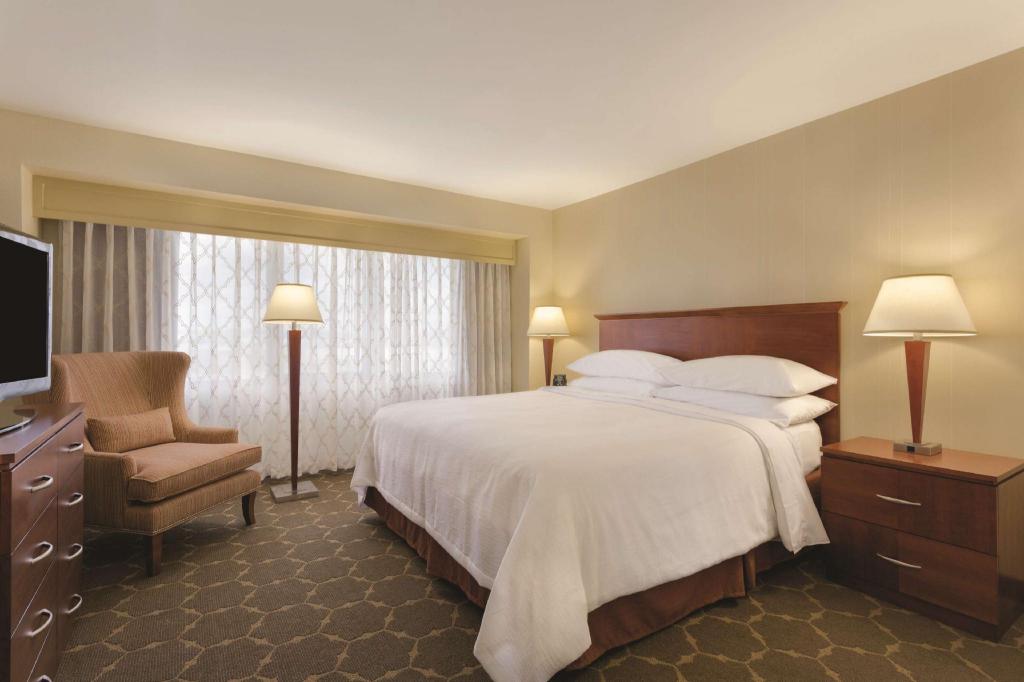 2 Bedrooms, Presidential, Suite, 2 Double Beds, 2 Bathrooms, Sofa