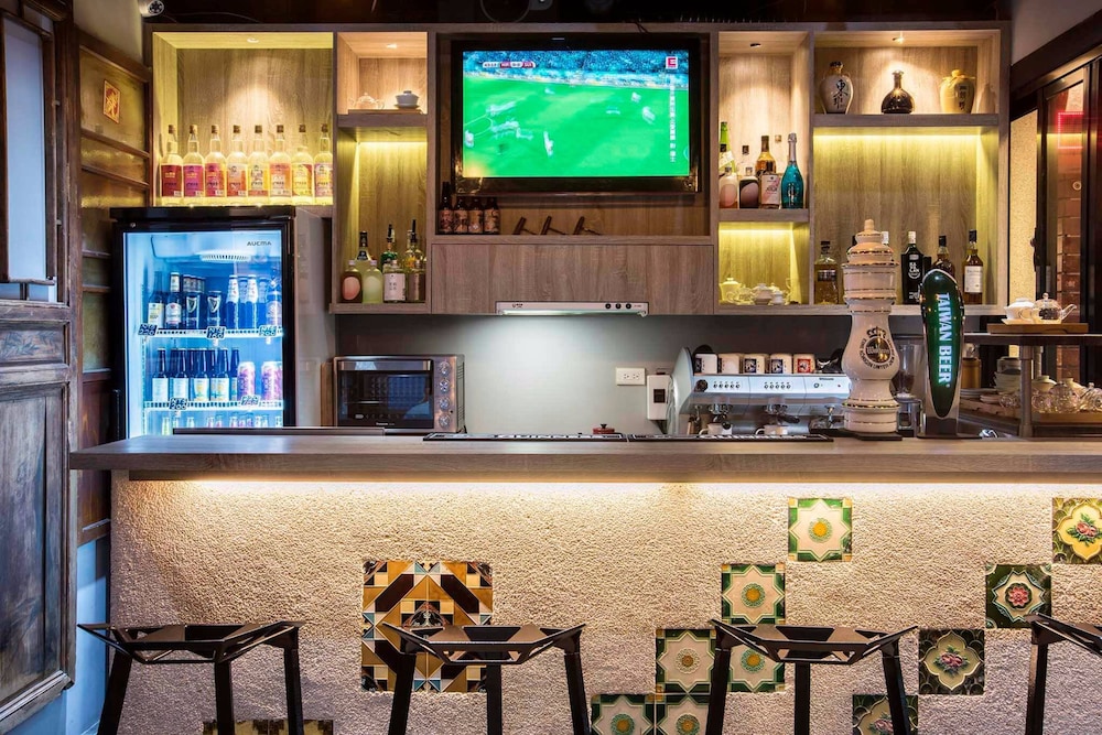 Old Door Hostel & Bar 52/57